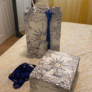 Authentic winter exclusive  magnetic flap Dior box